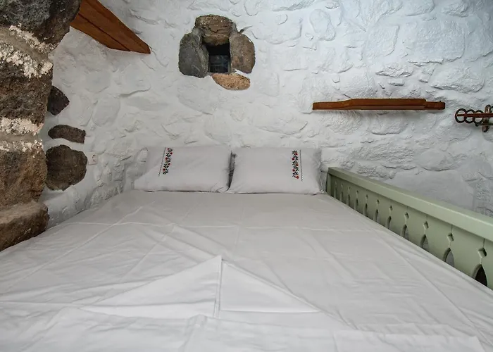 Messes Traditional Stone House With Amazing Sea View Apartmán *